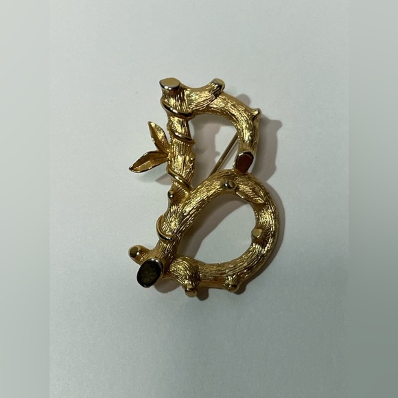 VTG Signed SARAH COV Goldtone Textured Letter B Shape Pin Brooch Leaves Tree - Picture 5 of 9